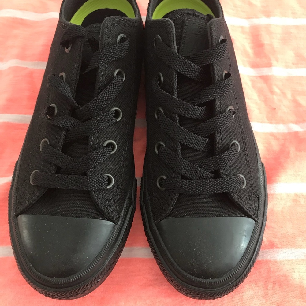Black Converse Never worn Size 1